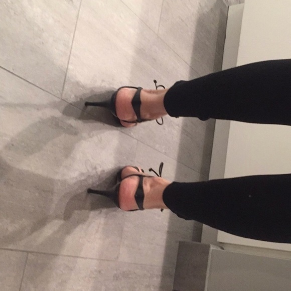 Black leather Manolo Blahnik Heels 38.5 - Picture 7 of 8